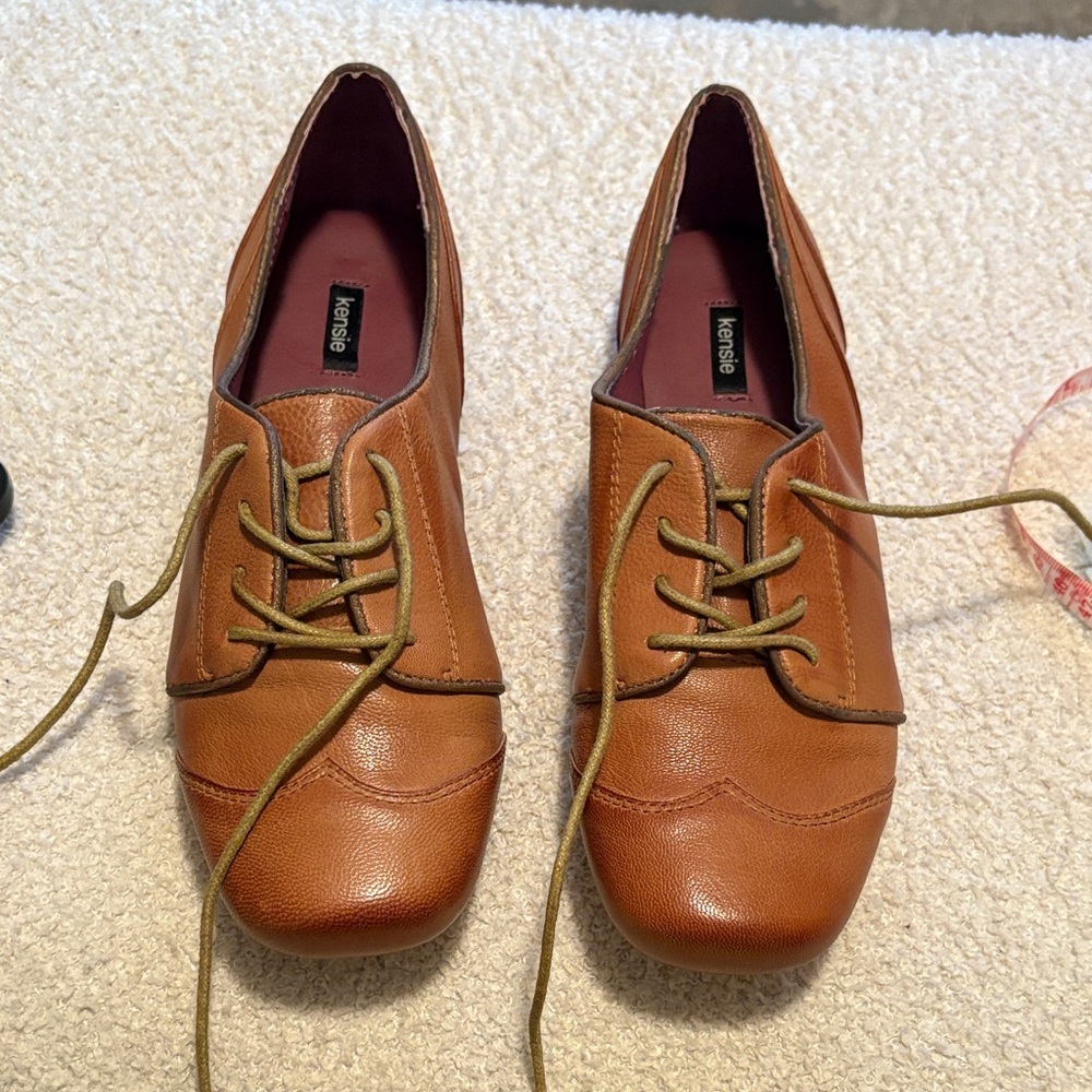 Kensie Women's Brown or tan Leather Loafers size 7.5 medium